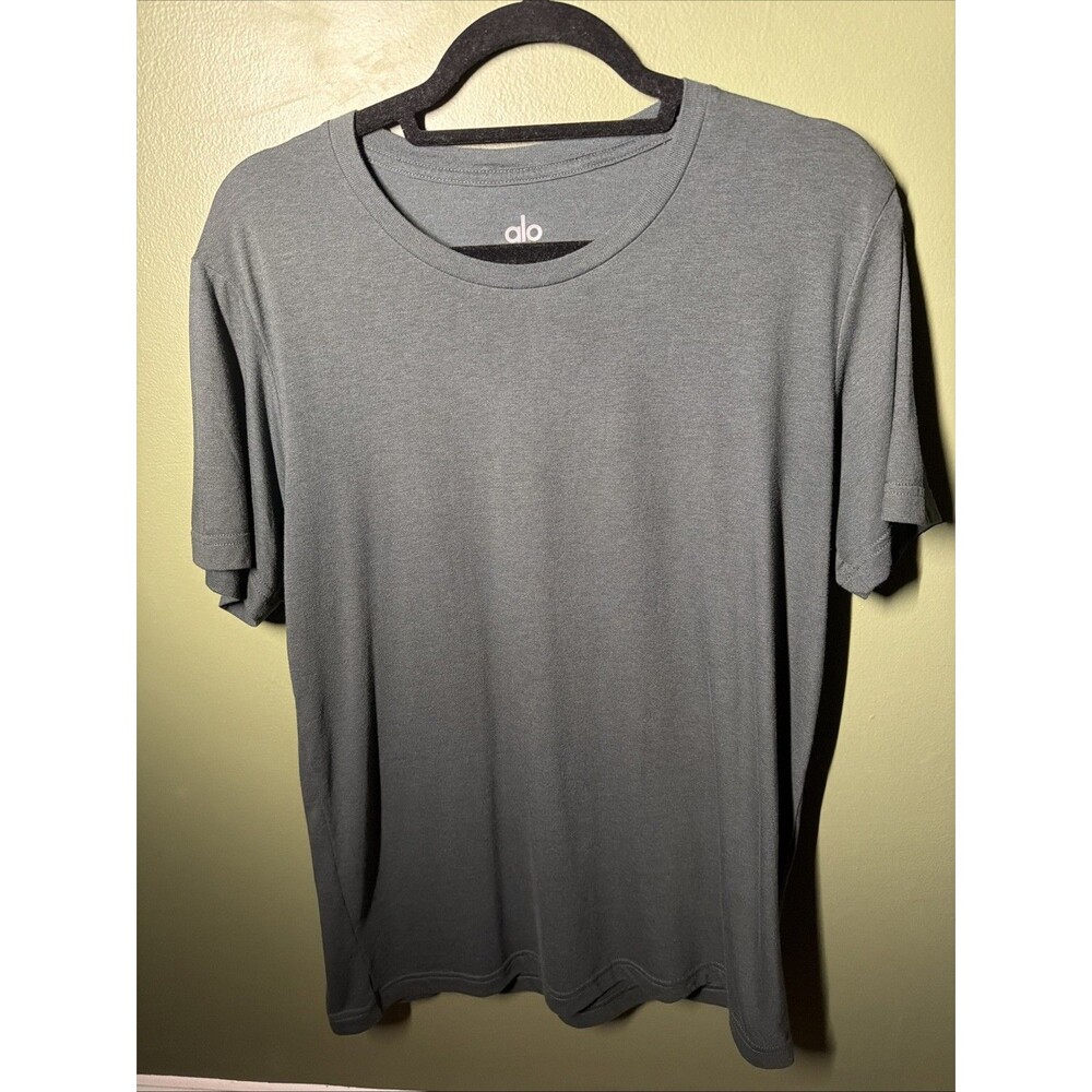 Alo Yoga Mens Triumph Crew Neck Short Sleeve Tee Gray Medium